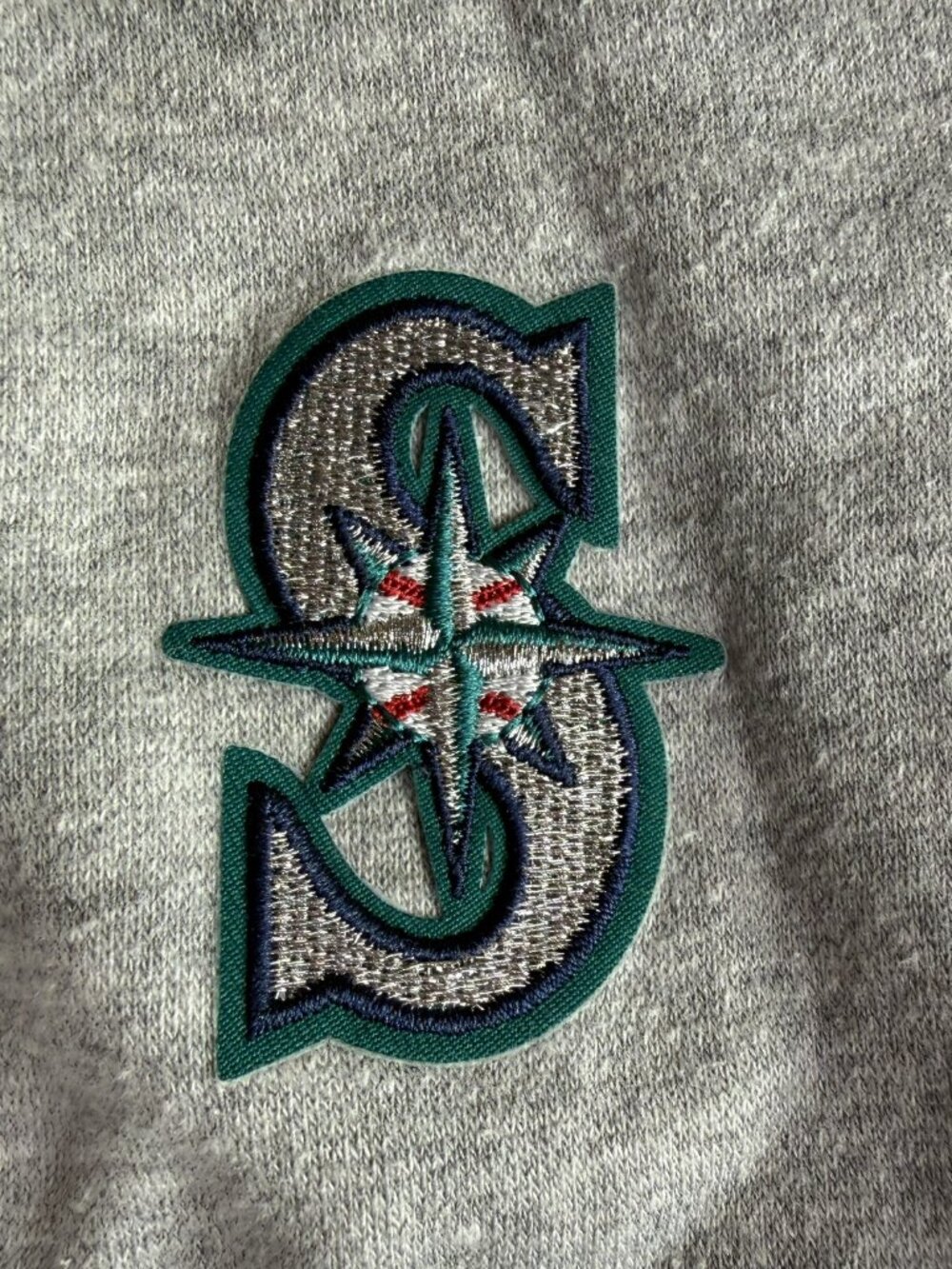 ANTIGUA Gray Sweatshirt Seattle Mariners.  Size women's L.  Fleece Lined Cozy